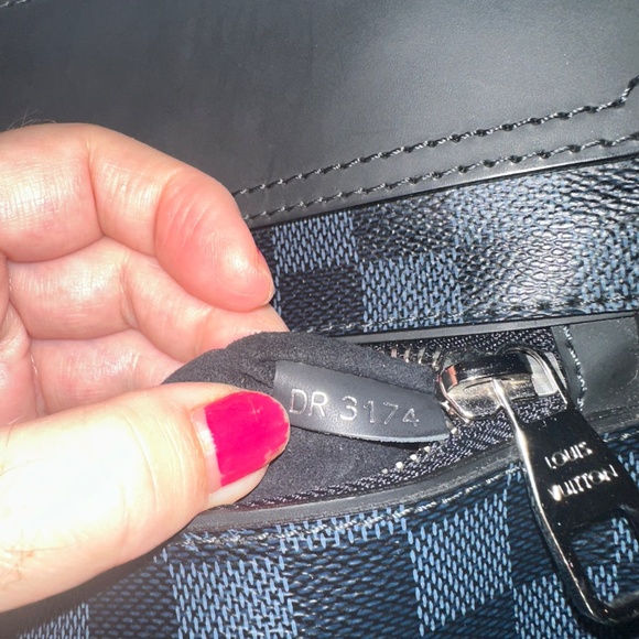 Louis Vuitton Messenger Bag - Picture 13 of 15